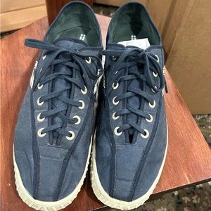 Men’s Tretorn Navy canvas sneakers with white stripe. Gently used. Sz 11